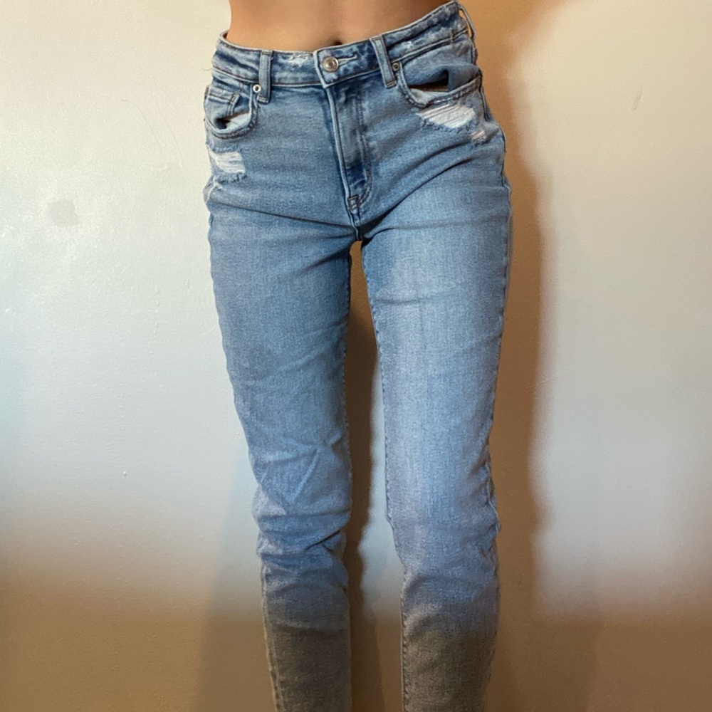 AMERICAN EAGLE MOM JEANS